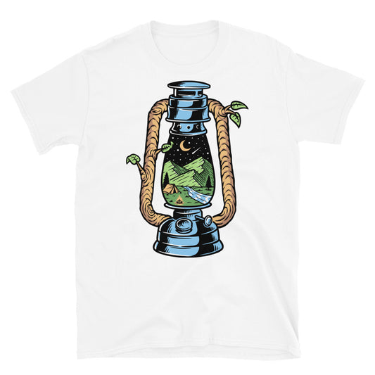 Vista a la montaña dentro de una lámpara vieja Fit Camiseta unisex Softstyle