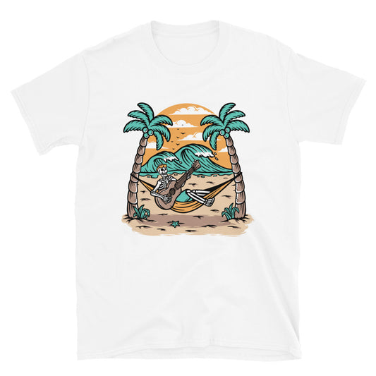Calavera tocando la guitarra en la playa Fit Unisex Softstyle Camiseta